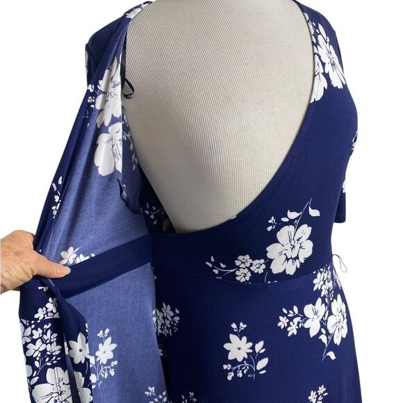 Floral Wrap Dress in Navy by Vince Camuto NEW ! V neck 1/2 sleeves - Picture 6 of 8